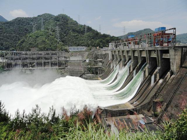 新安江水电站泄水